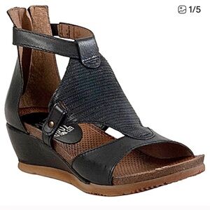 Miz Mooz Maisie Wedge Sandals
- Black Size 6
